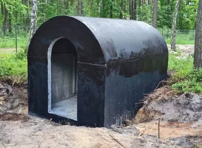 Betonový zahradní sklípek zapuštěný do země na pozemku klienta v Havířov